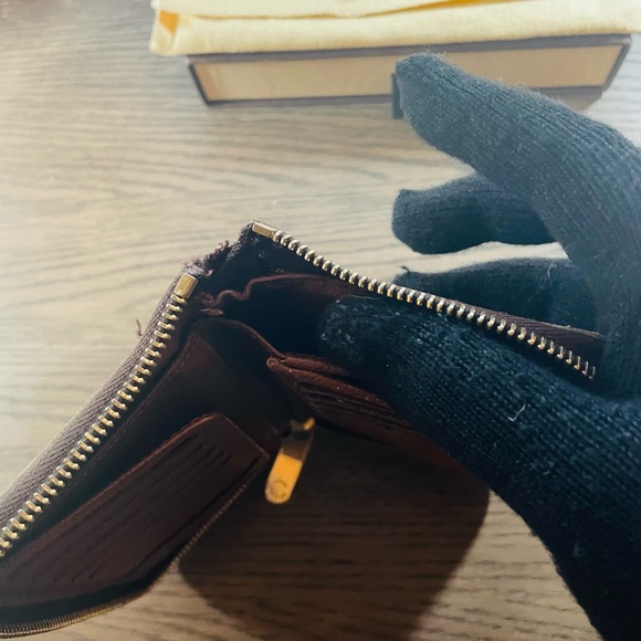 Louis Vuitton Zippy Wallet in Monogram-still for sale - Picture 6 of 17